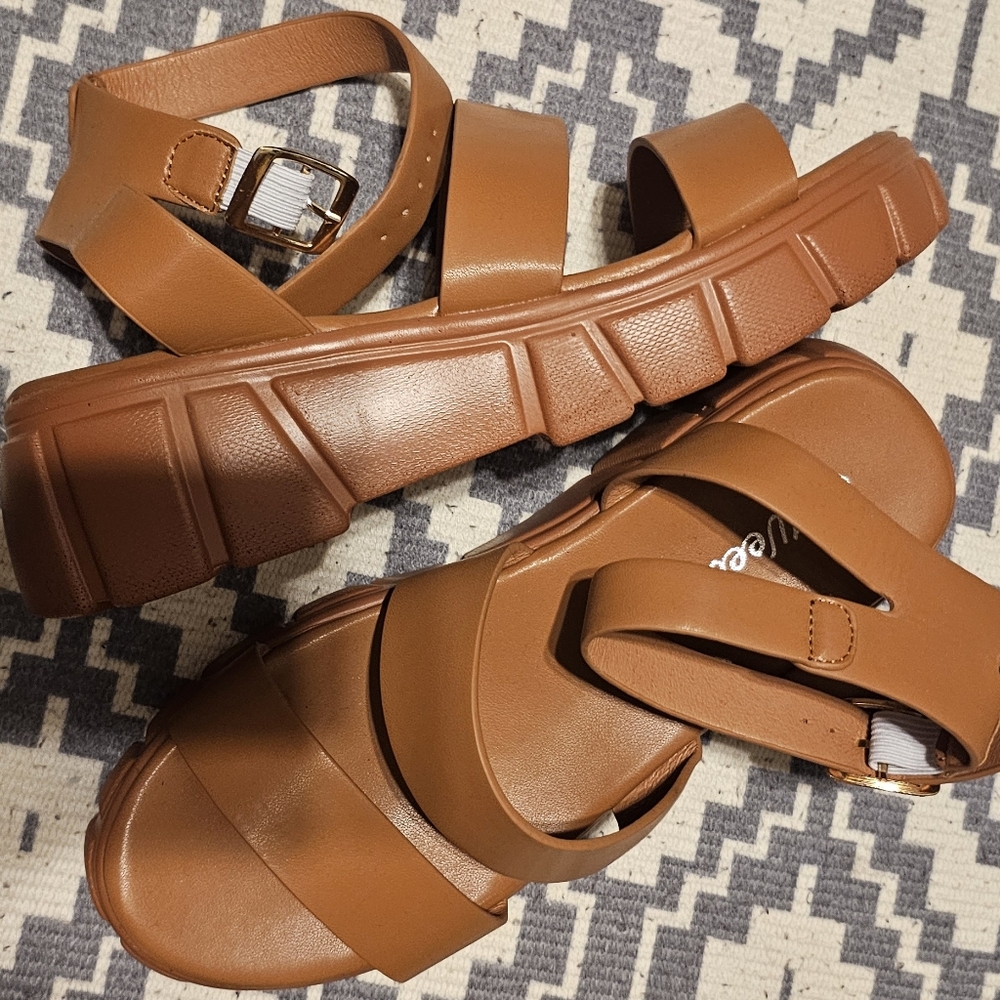 NWOT Comfort at its best!!!
